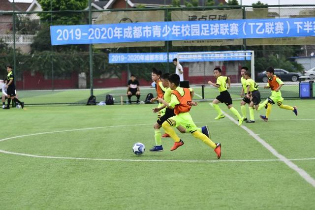 23岁中国前锋向余望首次穿上埃因霍温9号球衣